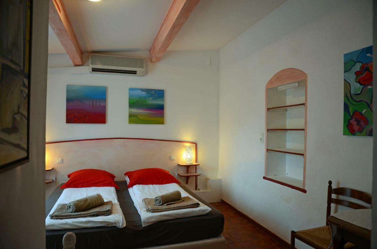 Domaine Hemmitage Apartment Salernes Bagian luar foto